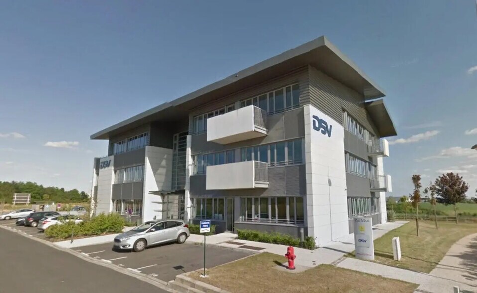 Office in Roissy-en-France for lease - Building Photo - Image 1 of 5