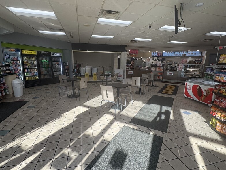 80 West Ave, Saratoga Springs, NY for lease - Building Photo - Image 1 of 5