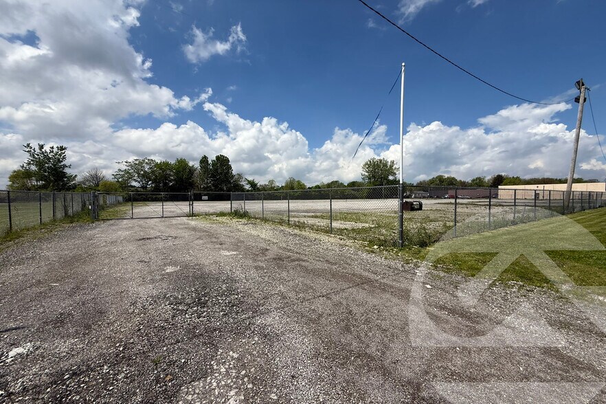 5105 Tractor Rd, Toledo, OH for lease - Building Photo - Image 1 of 3