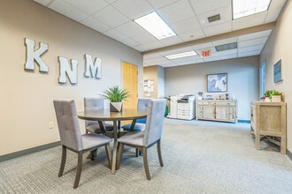 211 Fulton St, Peoria, IL for lease Interior Photo- Image 1 of 9