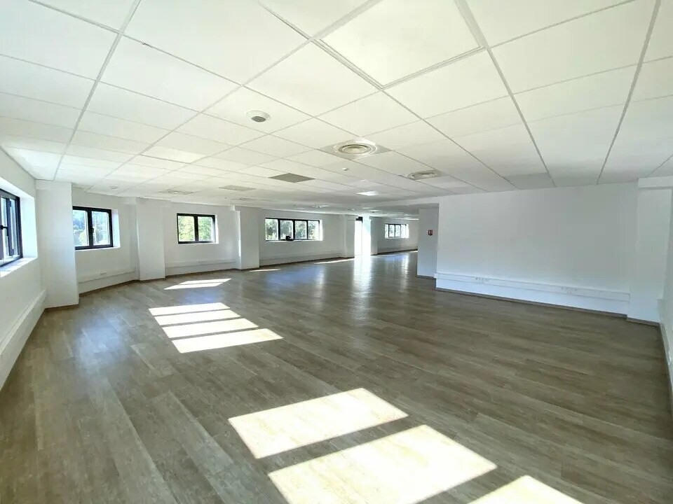 Location Bureaux 192 m² - Photo 1
