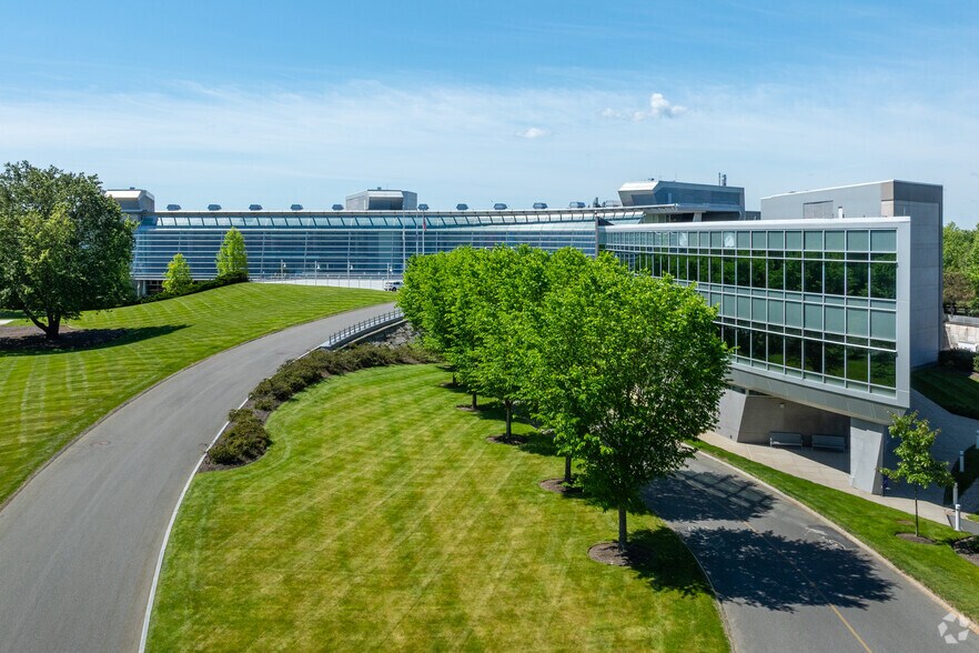 One Orchard Way, Canton, MA for sale - Primary Photo - Image 1 of 1