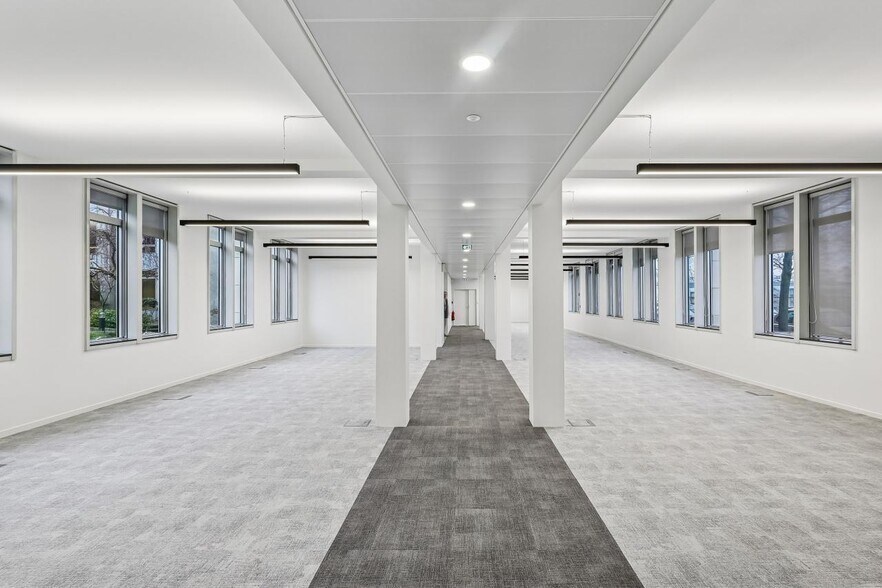 Office in Charenton-le-Pont for lease - Building Photo - Image 2 of 15
