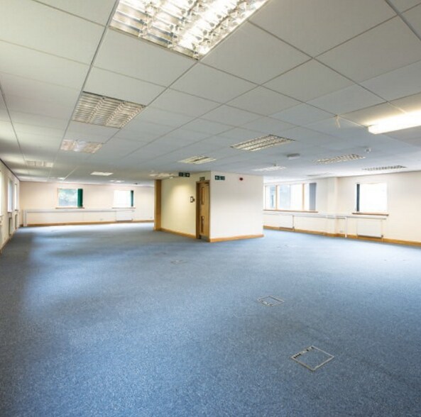 2 Swanwick Ct, Alfreton for lease - Interior Photo - Image 2 of 3