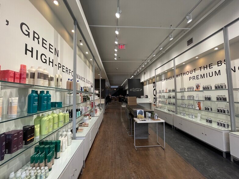 269 Queen St W, Toronto, ON for lease - Interior Photo - Image 2 of 9