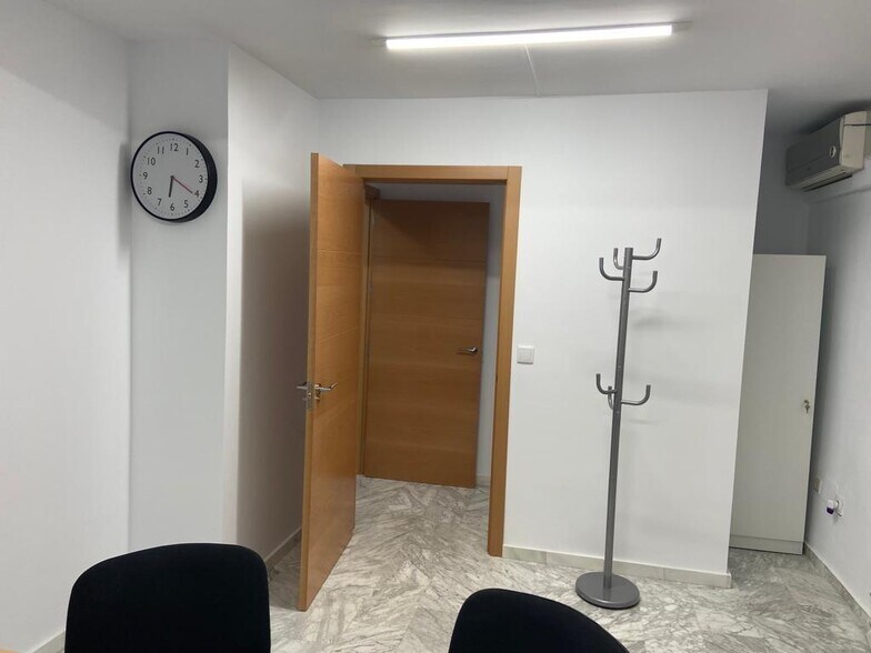 Office in Cáceres, Cáceres for lease - Building Photo - Image 3 of 6