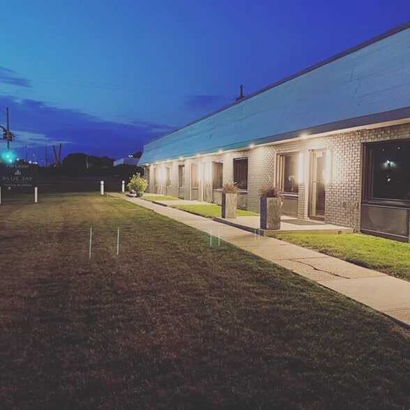 4501-4509 S 96th St, Omaha, NE for lease - Building Photo - Image 2 of 4