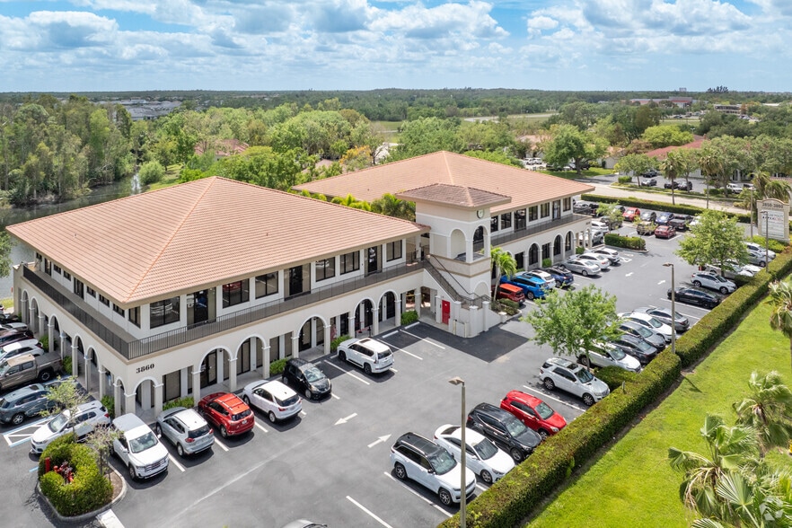 3850-3860 Colonial Blvd, Fort Myers, FL for lease - Building Photo - Image 3 of 5