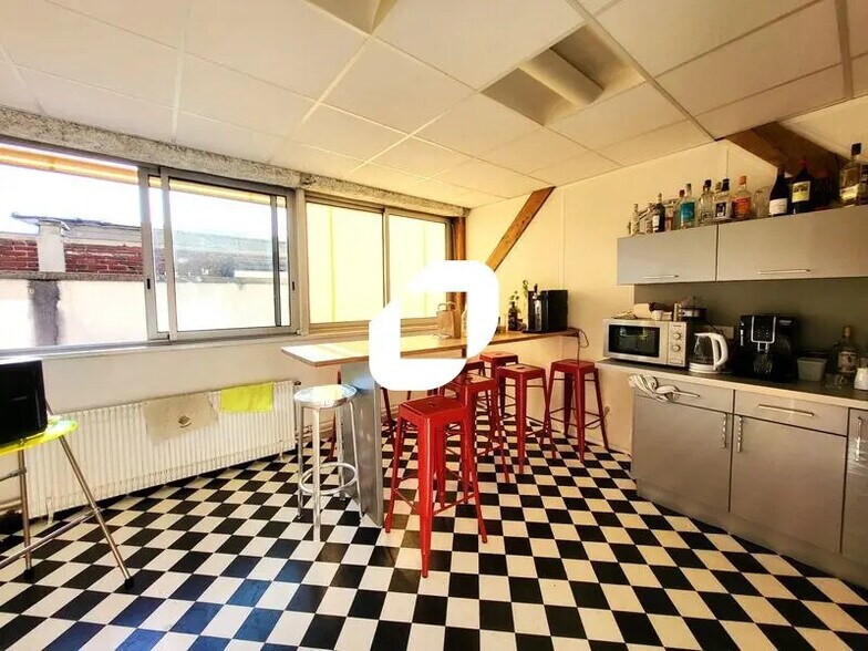 Office in Malakoff for lease - Building Photo - Image 3 of 17