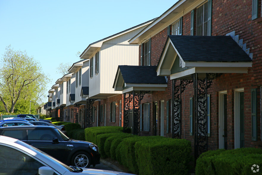 2103-1/2 Nottingham Way, Albany, GA for sale - Building Photo - Image 1 of 1