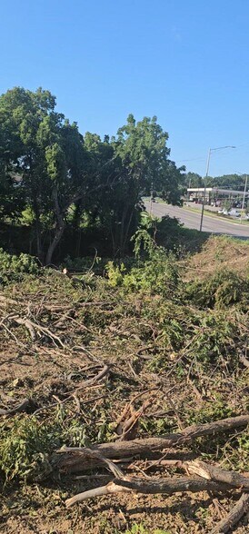 7800 Oak Trafficway, Kansas City, MO for sale - Commercial Listing Video - Image 2 of 3