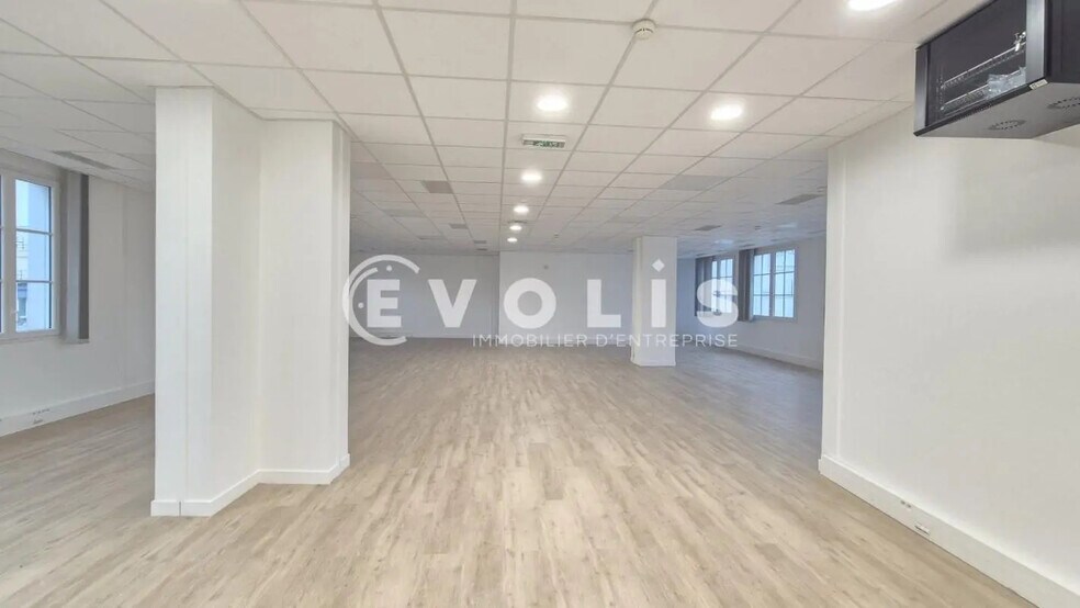 Office in Chessy for lease - Interior Photo - Image 3 of 15