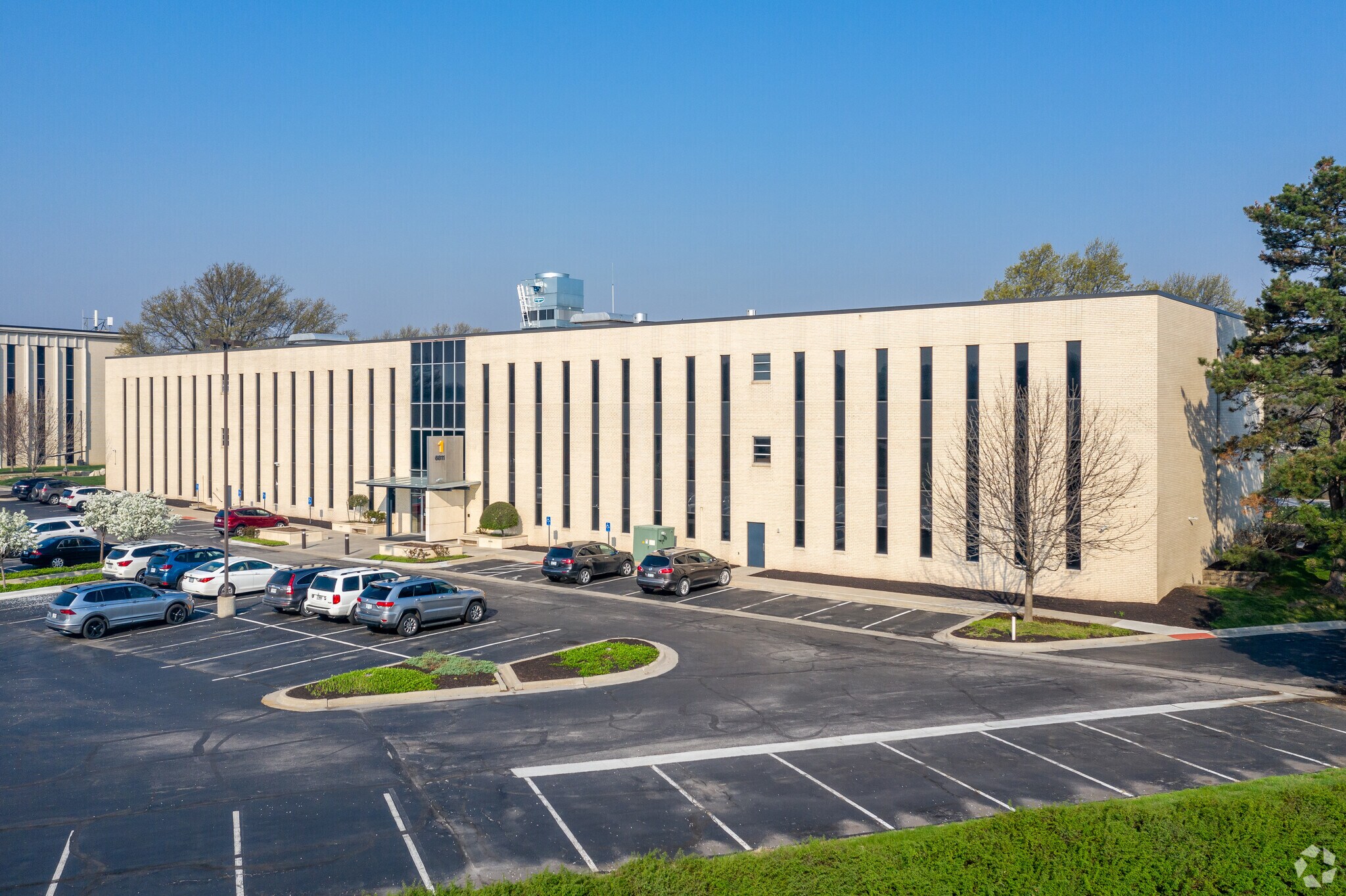 6811 Shawnee Mission Pky, Overland Park, KS for sale Primary Photo- Image 1 of 1