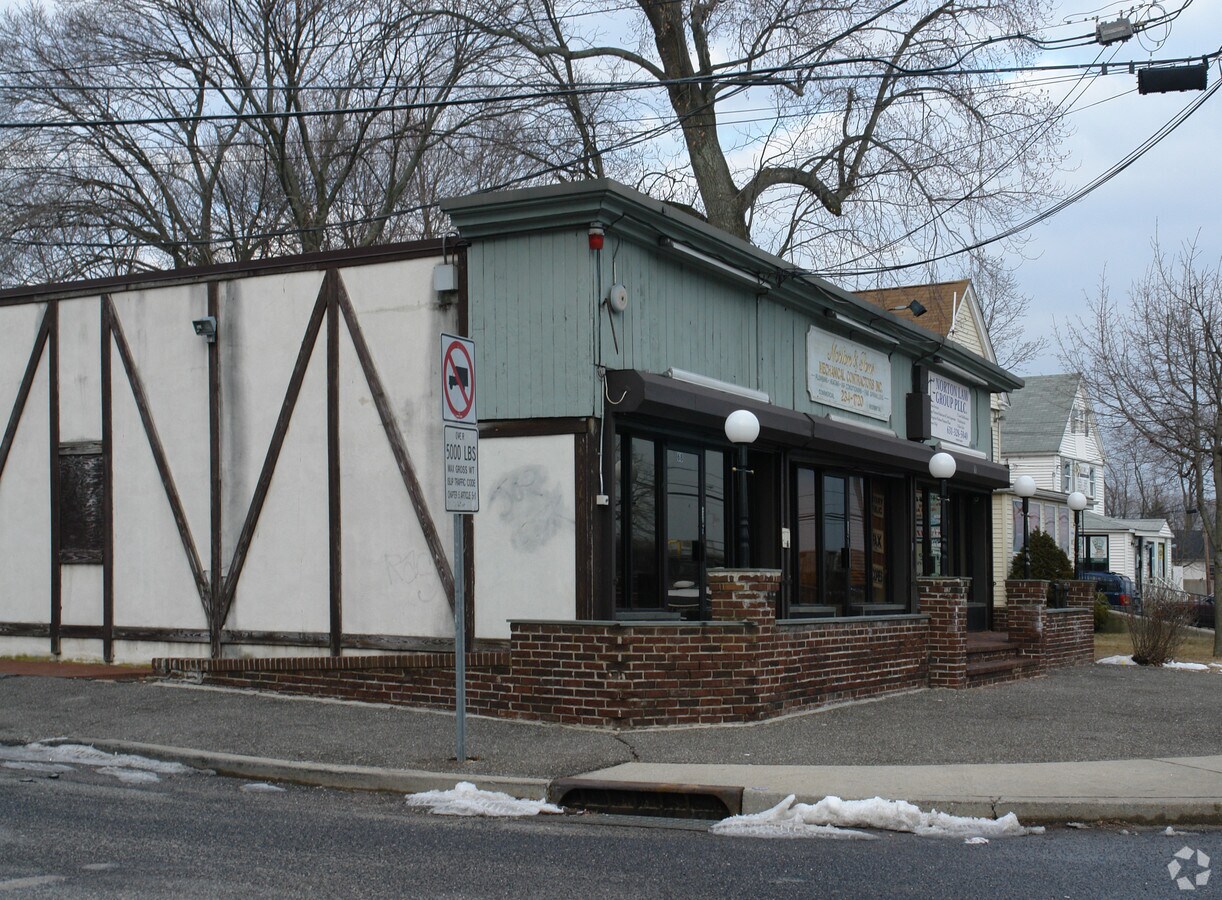 68 E Suffolk Ave, Central Islip, NY 11722