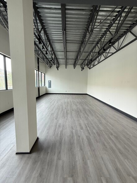 110 Montecillo Blvd, El Paso, TX for lease - Building Photo - Image 3 of 15