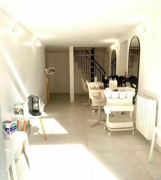 Retail in Lyon for lease - Interior Photo - Image 3 of 5