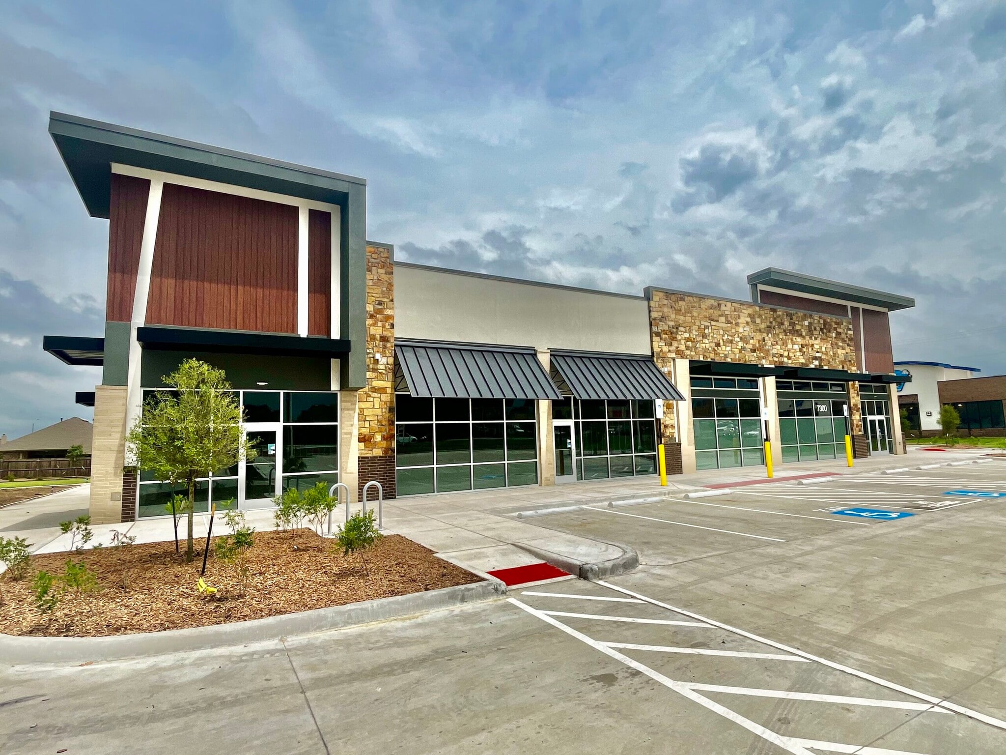 7051 N Wayne Rd, Westland, MI for lease Building Photo- Image 1 of 6