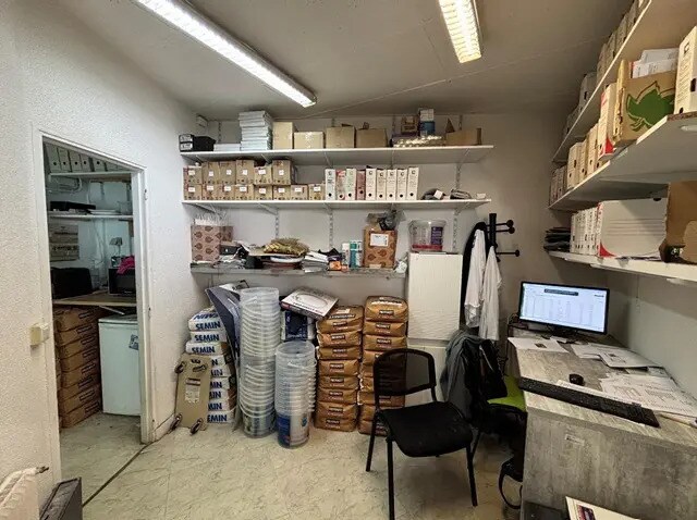 Retail in Paris for lease - Building Photo - Image 3 of 6