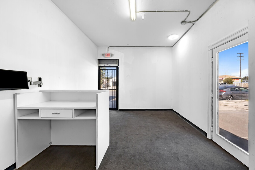 1418 E Pacific Coast Hwy, Wilmington, CA for lease - Building Photo - Image 2 of 16