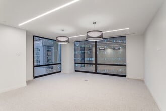 721-725 5th Ave, New York, NY for lease Interior Photo- Image 2 of 4