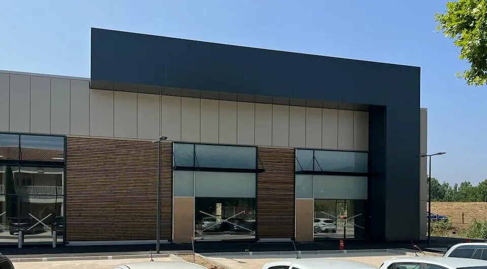 Retail in Salon-de-Provence for lease - Building Photo - Image 3 of 7