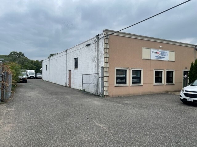 110-116 Mahan St, West Babylon, NY for sale - Building Photo - Image 1 of 1