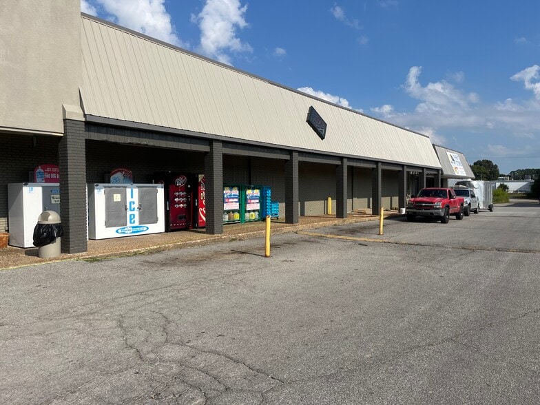 2038 US Highway 45 Byp, Trenton, TN for sale - Building Photo - Image 3 of 9