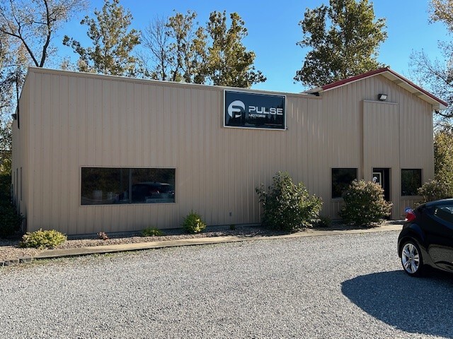 1802 N High St, Cape Girardeau, MO for lease - Building Photo - Image 1 of 4