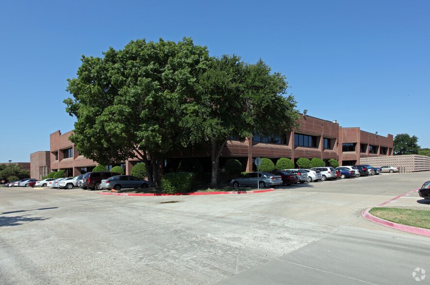 2910 W Bend Dr, Irving, TX for sale - Building Photo - Image 1 of 1