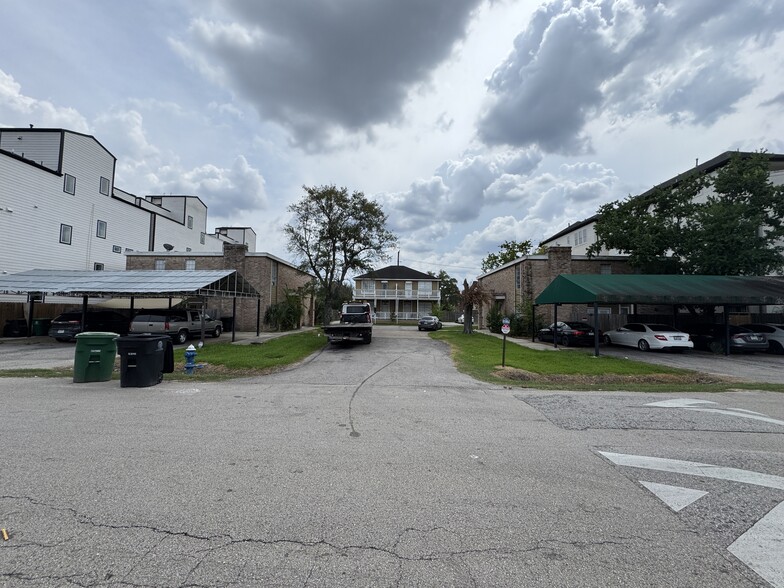 5621 Val Verde St, Houston, TX for sale - Building Photo - Image 2 of 8