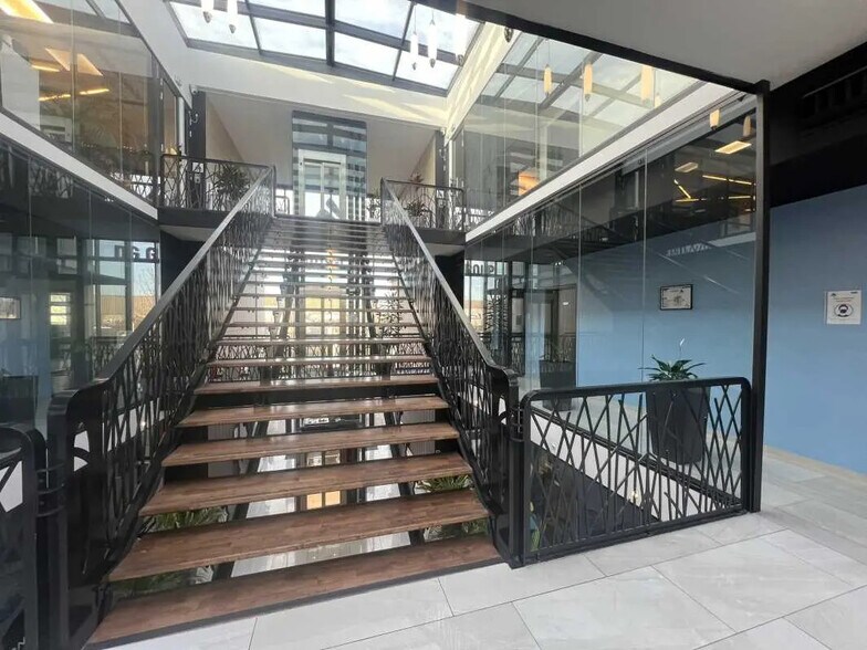 Office in Bussy-Saint-Martin for lease - Interior Photo - Image 3 of 10