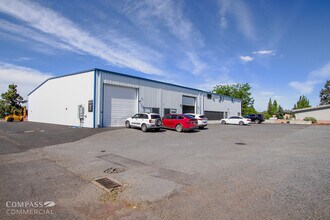 62980 Boyd Acres Rd, Bend, OR for lease Building Photo- Image 2 of 2