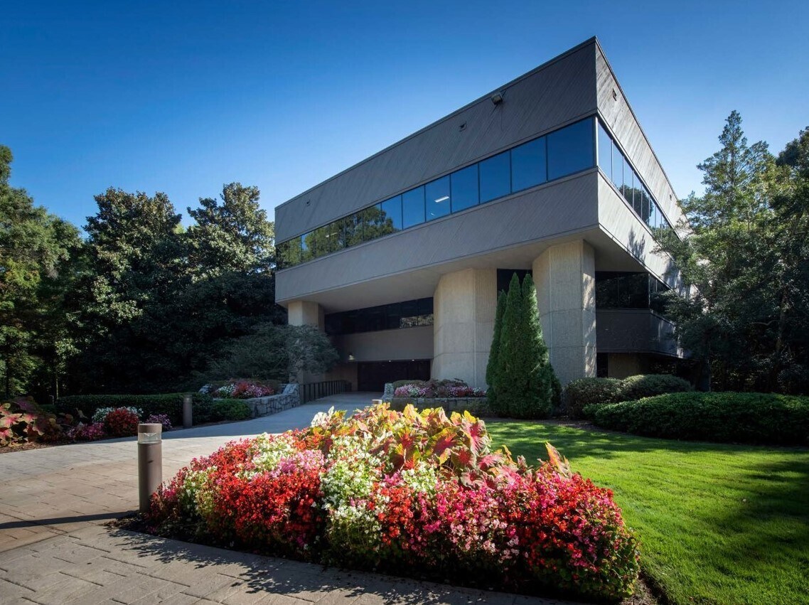 2300 Lake Park Dr SE, Smyrna, GA for lease Primary Photo- Image 1 of 15