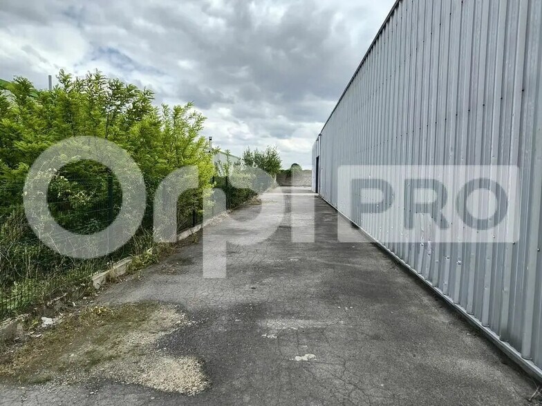Flex in Cormontreuil for lease - Building Photo - Image 2 of 5