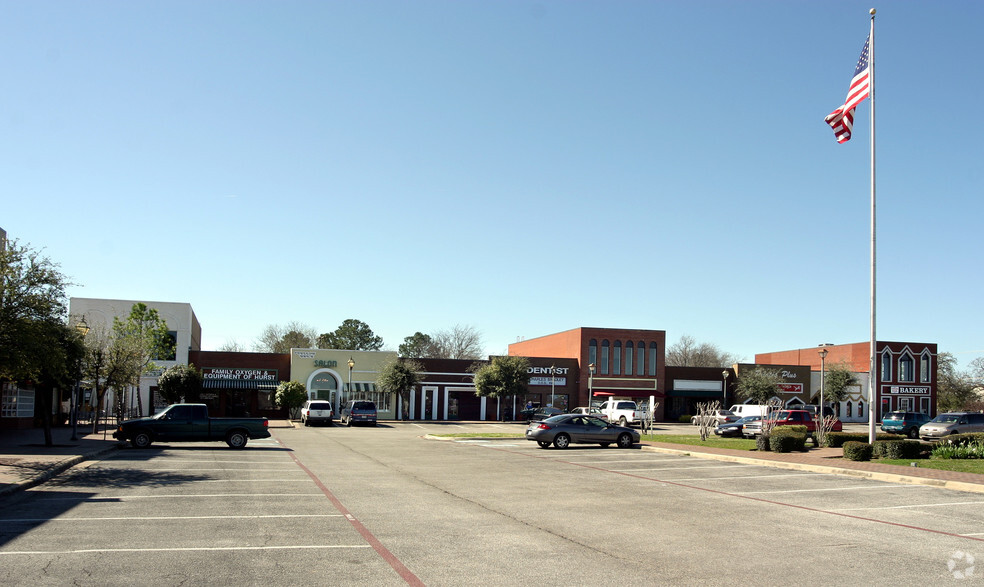 455-499 W Harwood Rd, Hurst, TX for lease - Building Photo - Image 2 of 9