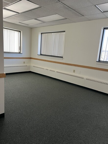 167 Dwight Rd, Longmeadow, MA for lease - Interior Photo - Image 3 of 37