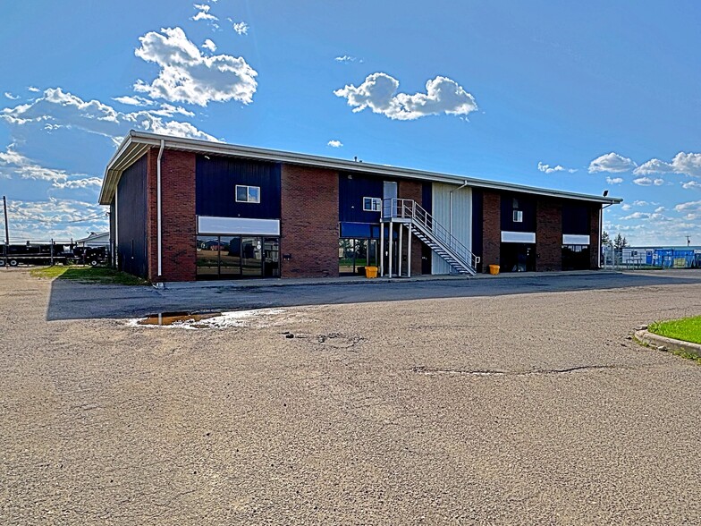 225 Macdonald Cres, Fort McMurray, AB for lease - Building Photo - Image 2 of 6