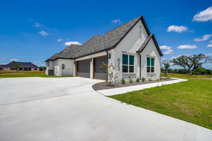 823 Wind River Pass, Azle, TX for sale - Building Photo - Image 2 of 7