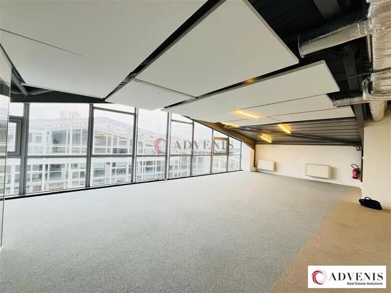 Office in Bordeaux for lease - Interior Photo - Image 3 of 11