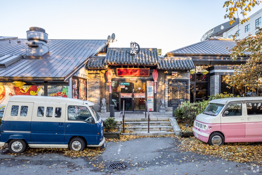 8320 Alexandra Rd, Richmond, BC for sale - Building Photo - Image 2 of 3