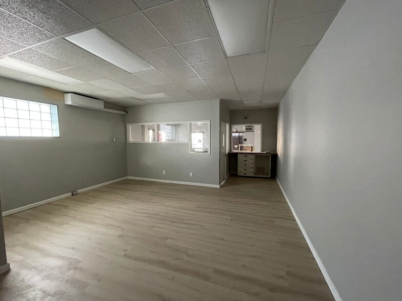 2660 Lefevre St, Philadelphia, PA for lease - Building Photo - Image 3 of 11