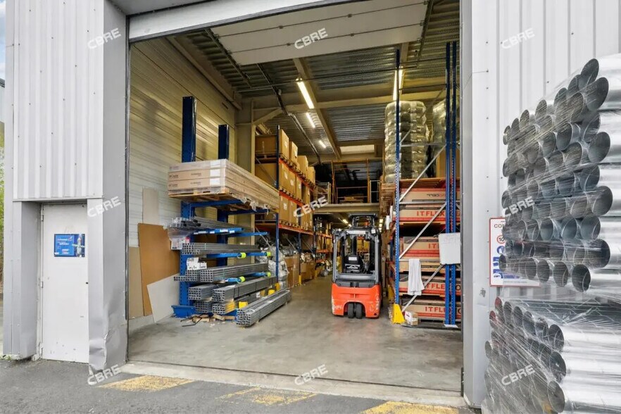 Flex in Nanterre for lease - Building Photo - Image 2 of 10