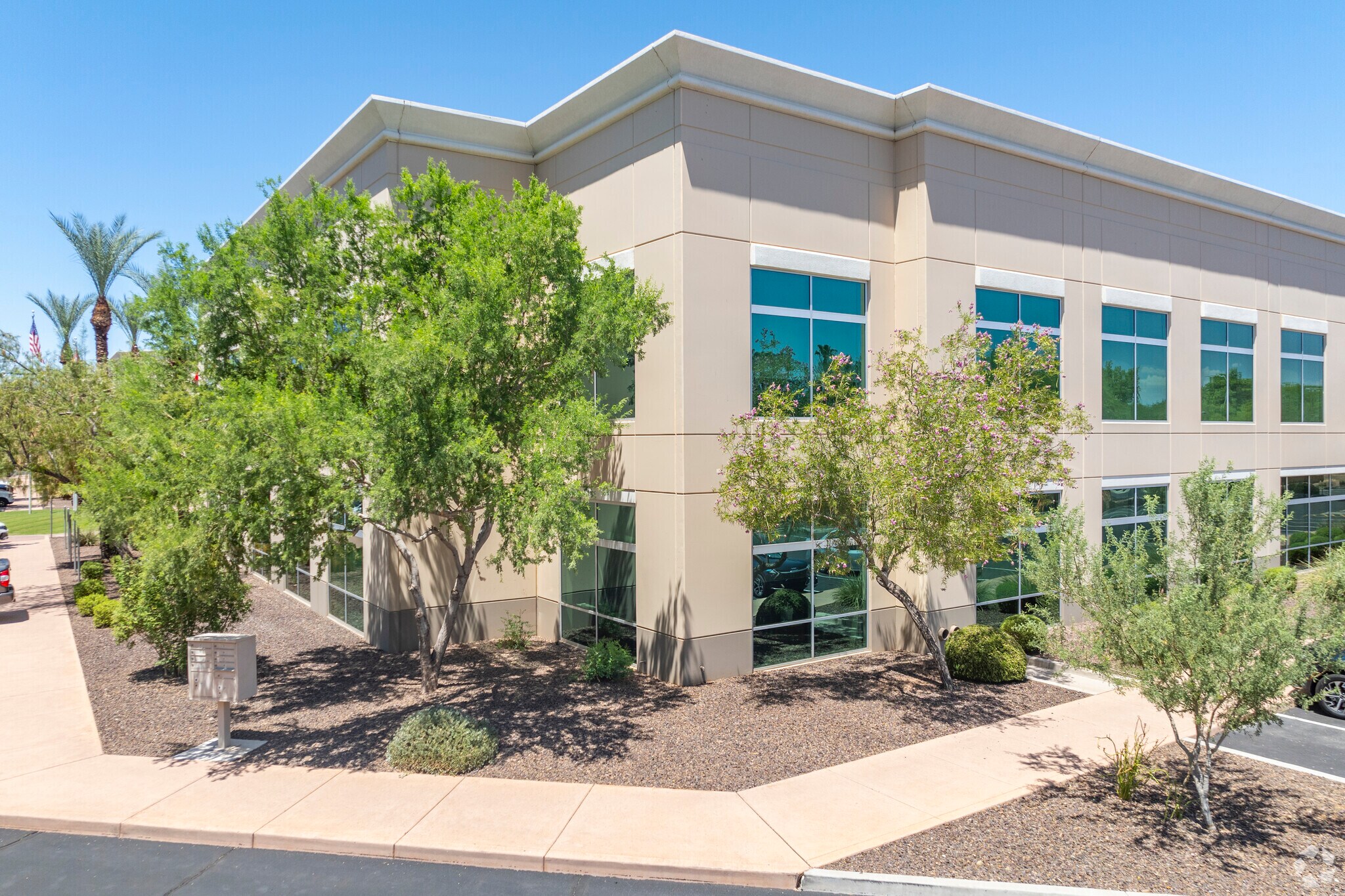 2600 W Geronimo Pl, Chandler, AZ for lease Primary Photo- Image 1 of 7