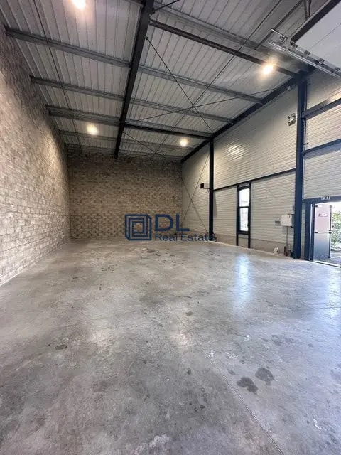 Location Entrepôt 247 m² - Photo 1