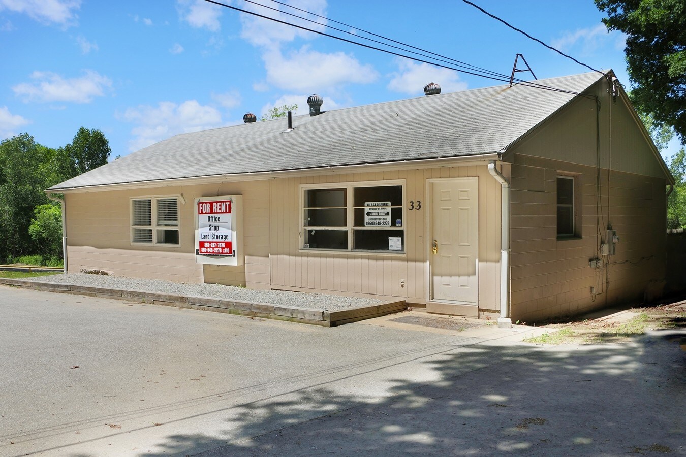 33 Leffingwell Rd, Uncasville, CT 06382