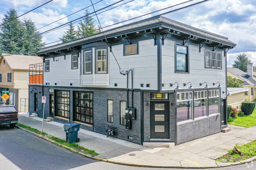1448-1452 NE 28th Ave, Portland, OR for lease - View of the Corner Entrance - Image 1 of 13