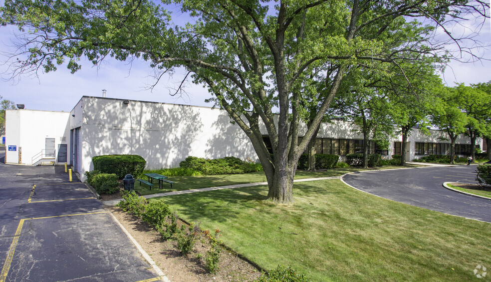 7301-7303 N Cicero Ave, Lincolnwood, IL for sale - Building Photo - Image 1 of 1