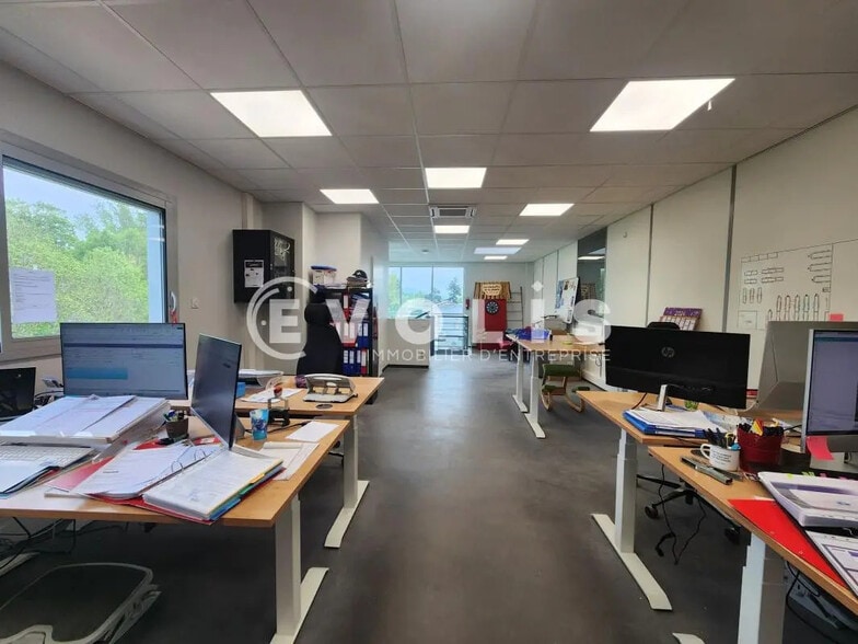 Flex in Vourles for lease - Building Photo - Image 2 of 16