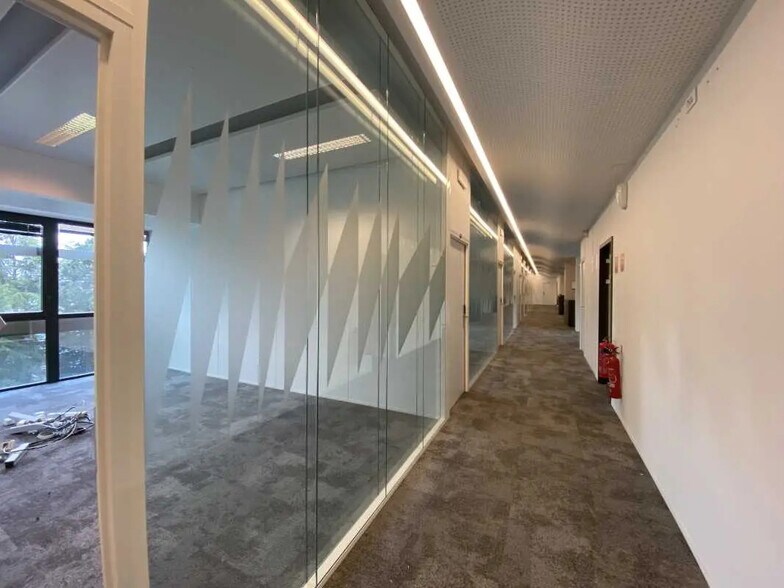 Office in Écully for lease - Interior Photo - Image 3 of 11