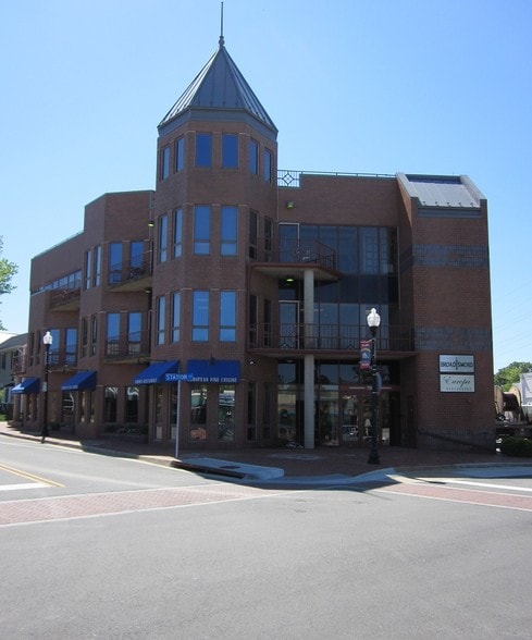 790 Station St, Herndon, VA for lease - Building Photo - Image 1 of 11